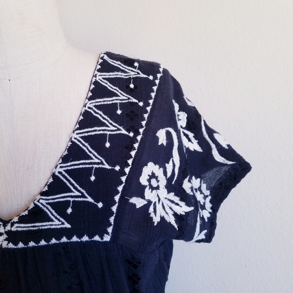 Lucky‎ Brand |Black Shift Dress +White Embr… - Picture 8 of 13